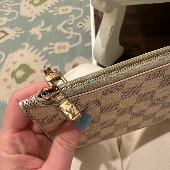 Authentic Louis Vuitton neverfull pouch wristlet - Picture 3 of 8